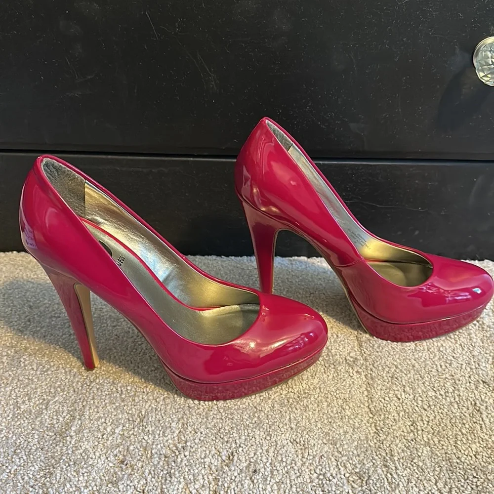 Bright Magenta High Heels - Picture 4 of 7